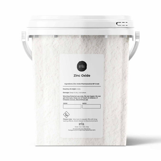 Resealable bucket of white zinc oxide BP powder