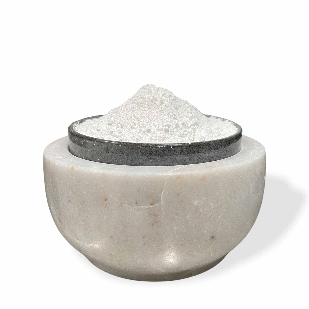 Resealable bucket of white zinc oxide BP powder